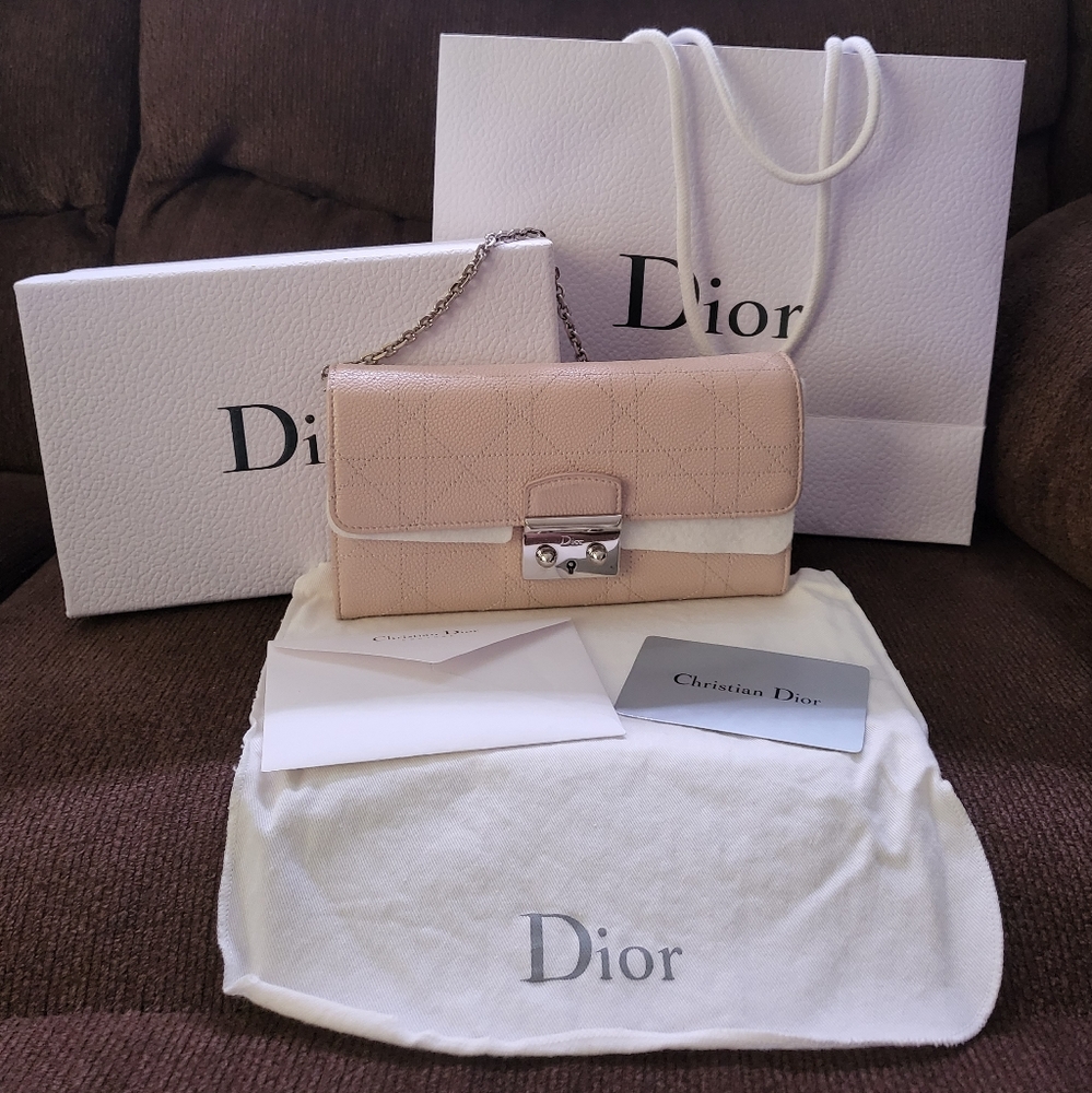 CHRISTIAN Dior